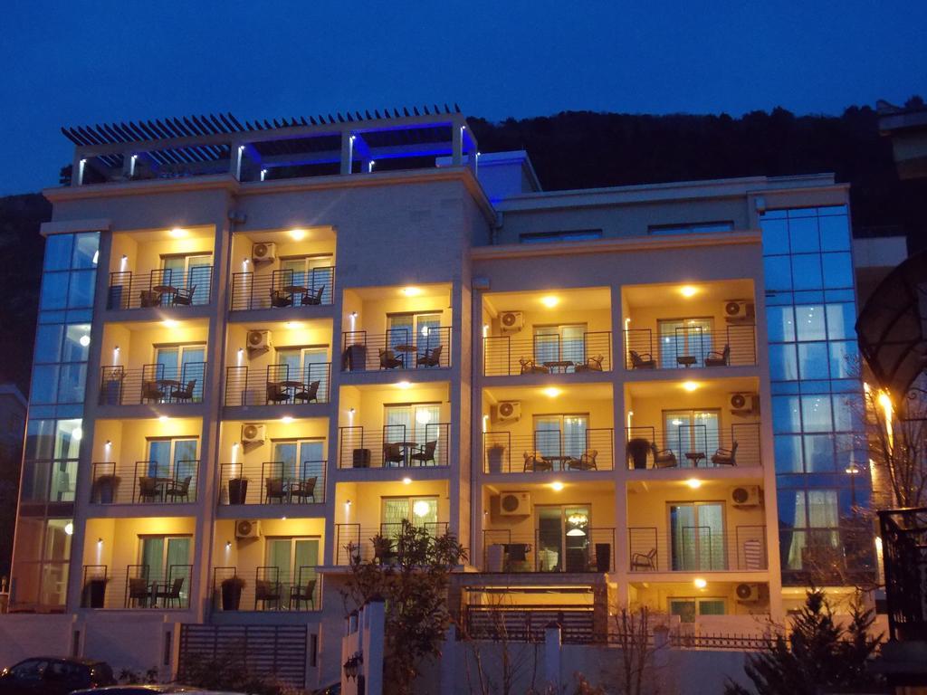 Apartments And Rooms Grand Palazzo Μπούντβα Εξωτερικό φωτογραφία